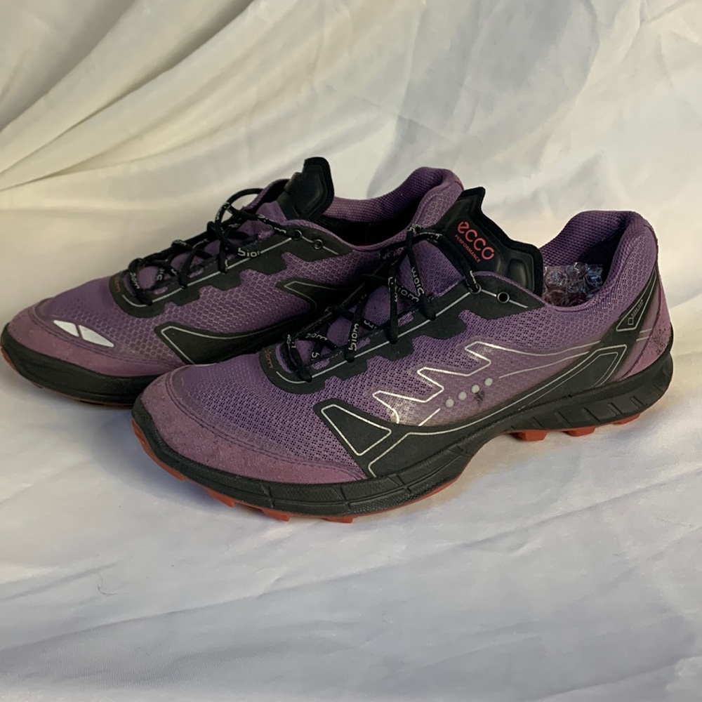 ECCO BIOM purple/black athletic shoes size 40 US 9.5